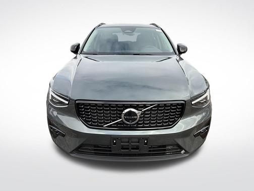 2026 Volvo XC40 B4 Plus
