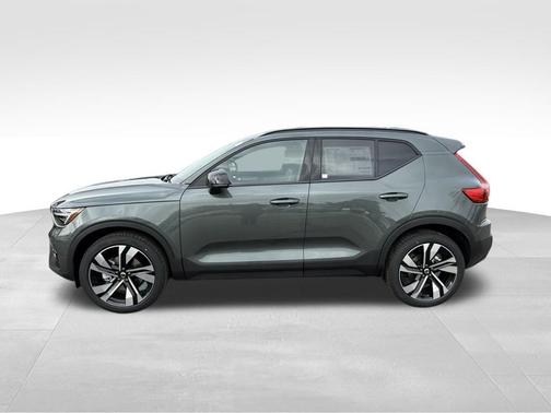 2026 Volvo XC40 B4 Plus