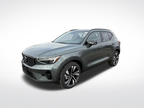 2026 Volvo XC40 B4 Plus