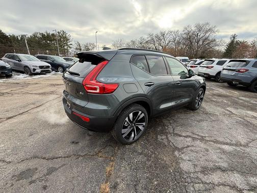 2026 Volvo XC40 B4 Plus