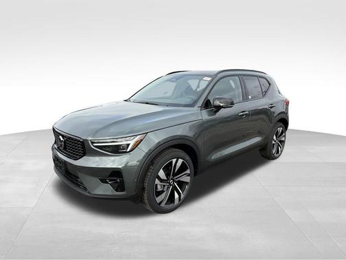 2026 Volvo XC40 B4 Plus