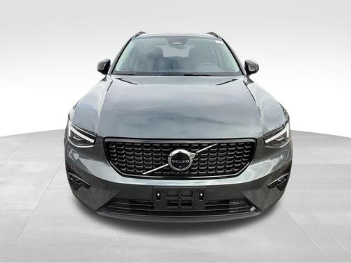 2026 Volvo XC40 B4 Plus