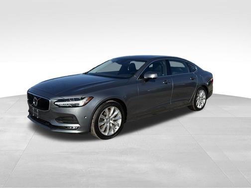 2018 Volvo S90 T6 Momentum