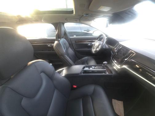 2018 Volvo S90 T6 Momentum