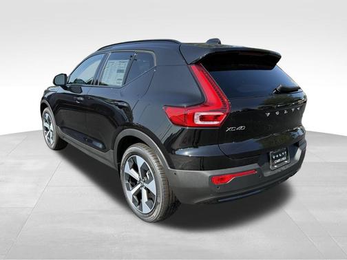 2026 Volvo XC40 Plus