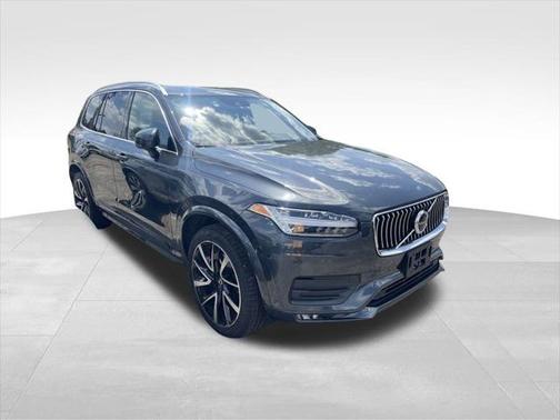 2021 Volvo XC90 T6 Momentum
