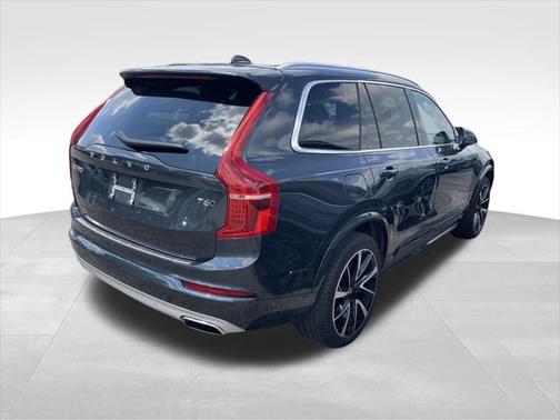 2021 Volvo XC90 T6 Momentum