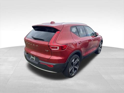 2020 Volvo XC40 T5 Momentum