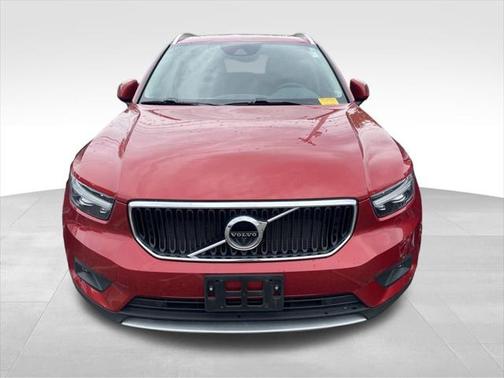 2020 Volvo XC40 T5 Momentum