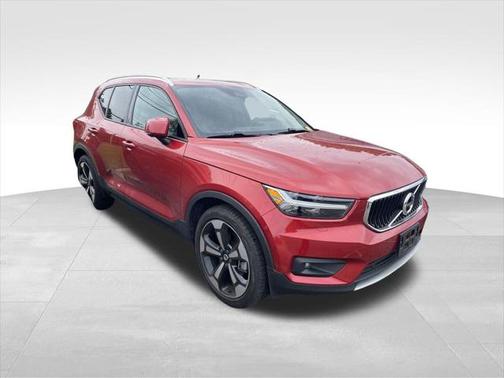 2020 Volvo XC40 T5 Momentum