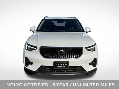 2025 Volvo XC40 B5 Plus Bright Theme