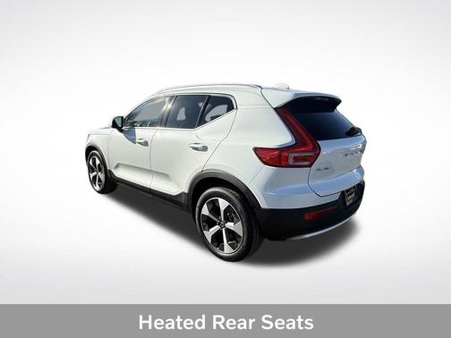 2025 Volvo XC40 B5 Plus Bright Theme