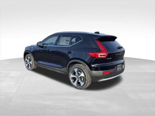 2025 Volvo XC40 B5 Core
