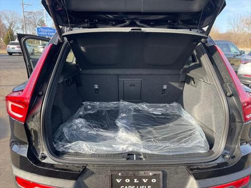 2025 Volvo XC40 B5 Core