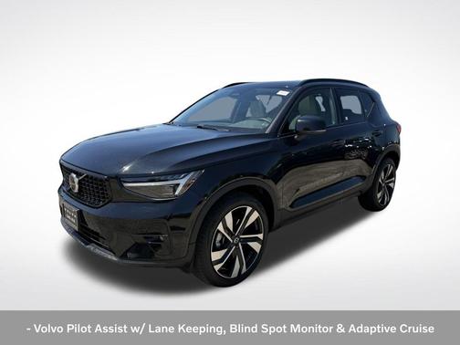 Onyx Black Metallic 2023 Volvo XC40 Ultimate