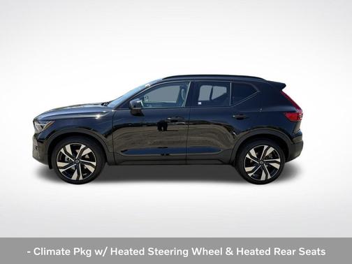 Onyx Black Metallic 2023 Volvo XC40 Ultimate