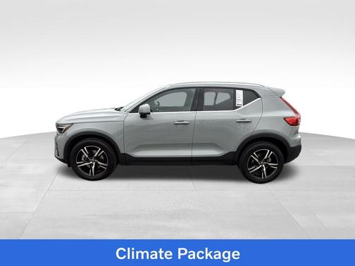 2025 Volvo XC40 B5 Core