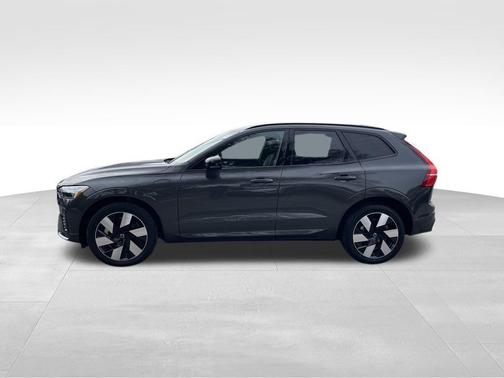 2025 Volvo XC60 Plug-In Hybrid T8 Plus