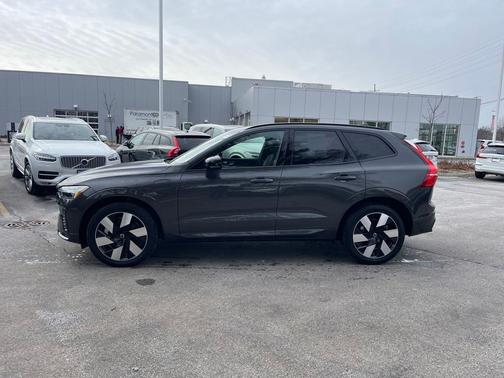 2025 Volvo XC60 Plug-In Hybrid T8 Plus
