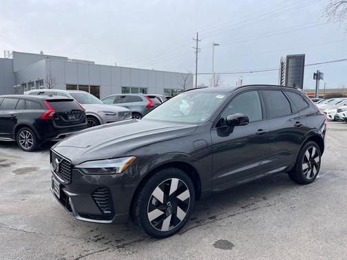 2025 Volvo XC60 Plug-In Hybrid T8 Plus