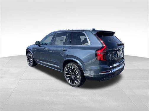 2025 Volvo XC90 B6 Plus 7-Seater