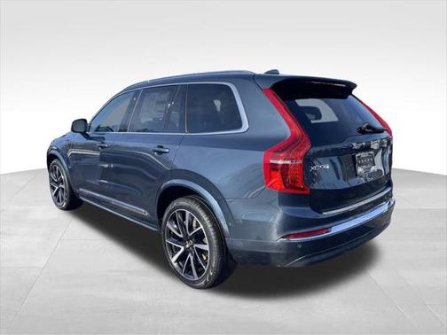 2025 Volvo XC90 B5 Plus