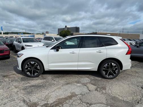 2026 Volvo XC60 B5 Plus
