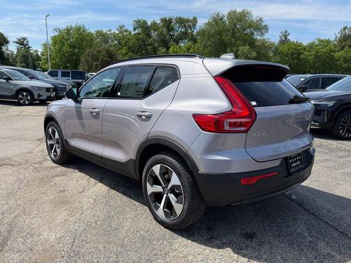 Aurora Silver 2026 Volvo XC40 B5 Plus