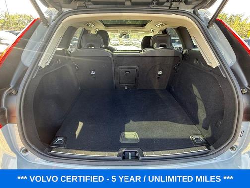 2025 Volvo XC60 B5 Plus