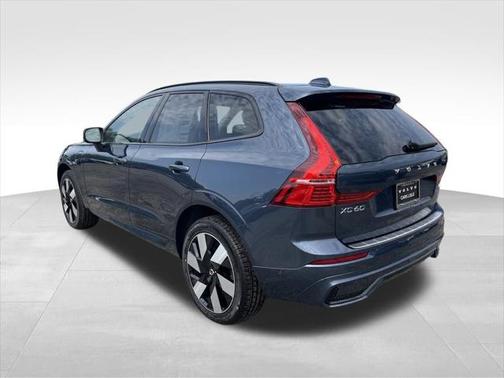 2025 Volvo XC60 Plug-In Hybrid T8 Plus