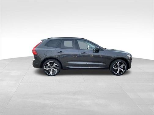 2025 Volvo XC60 B5 Ultra