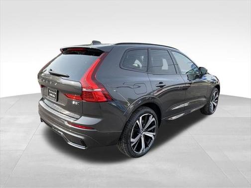2025 Volvo XC60 B5 Ultra