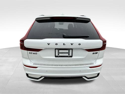 2026 Volvo XC60 B5 Ultra Black Edition