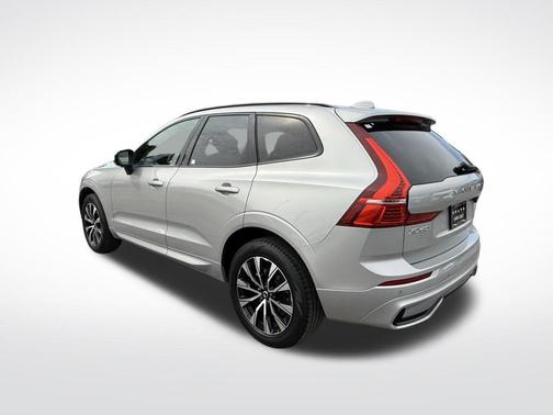Silver Dawn Metallic 2025 Volvo XC60 B5 Core