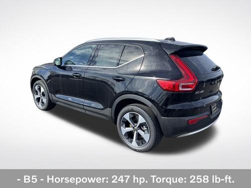 Onyx Black Metallic 2025 Volvo XC40 B5 Core Bright Theme