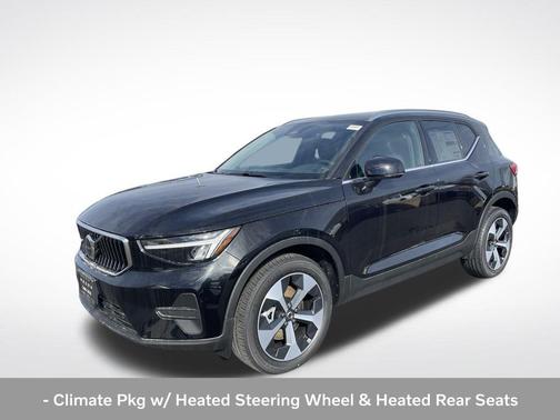 Onyx Black Metallic 2025 Volvo XC40 B5 Core Bright Theme