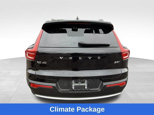 2025 Volvo XC40 B5 Core