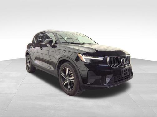 2025 Volvo XC40 B5 Core