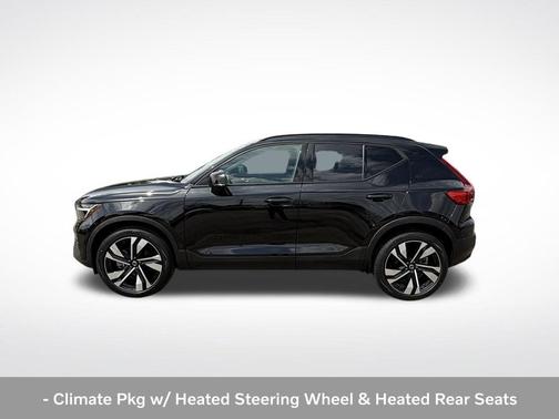 Onyx Black Metallic 2023 Volvo XC40 B5 Plus Dark Theme