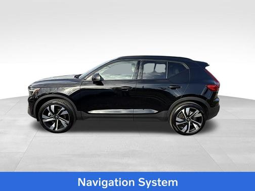 2024 Volvo XC40 B5 Plus Dark Theme