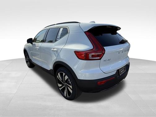 2026 Volvo XC40 B5 Ultra