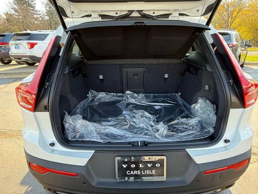 2026 Volvo XC40 B5 Ultra