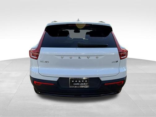 2026 Volvo XC40 B5 Ultra