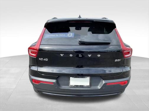 2023 Volvo XC40 B5 Plus Dark Theme