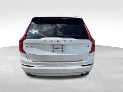 2020 Volvo XC90 T6 Momentum