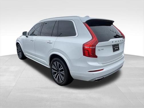 2020 Volvo XC90 T6 Momentum