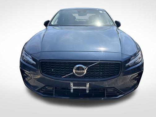 Denim Blue Metallic 2023 Volvo S60 B5 Core Dark Theme