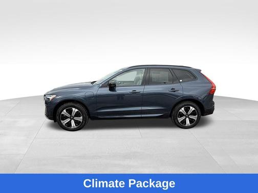 2023 Volvo XC60 Recharge Plug-In Hybrid T8 Plus Dark Theme