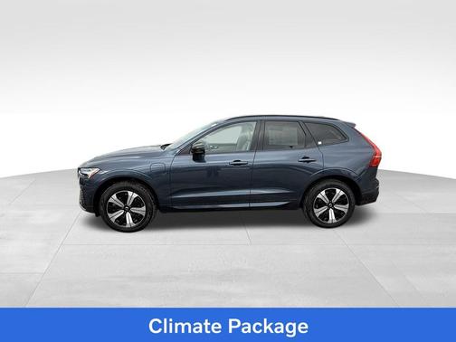 2023 Volvo XC60 Recharge Plug-In Hybrid T8 Plus Dark Theme