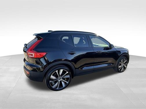 2021 Volvo XC40 Recharge Pure Electric P8